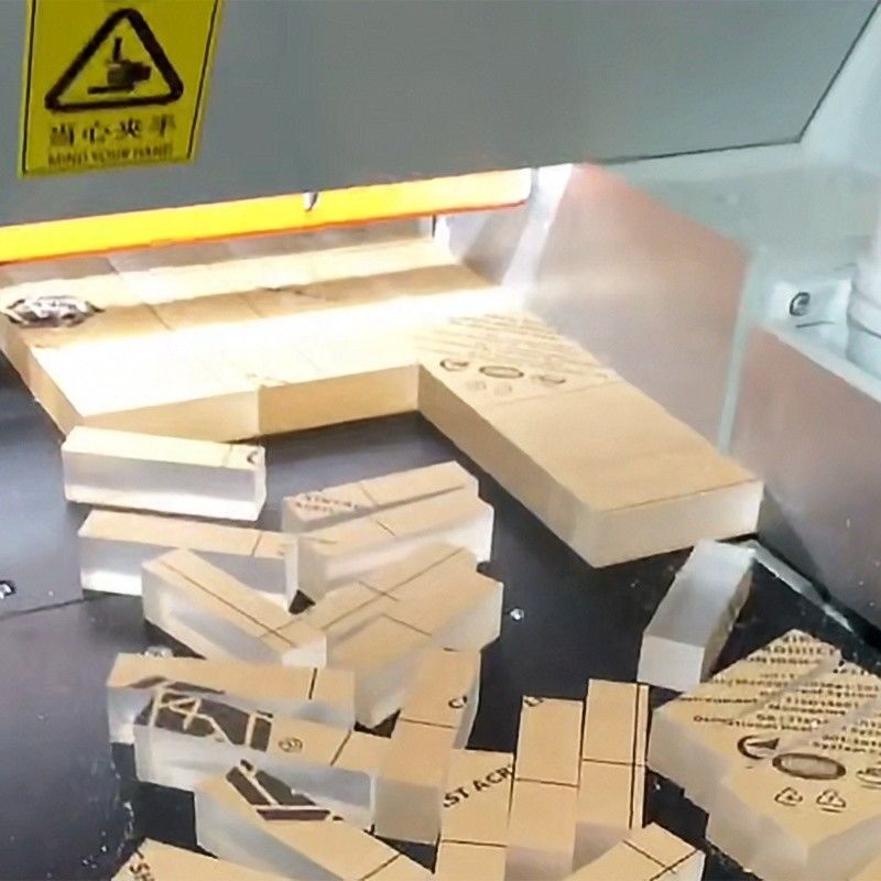 Máquina de Serra Automática SD-2600 de Alta Precisão 0,01mm para Corte de Madeira, Acrílico, PM, PS e Plástico na Europa
