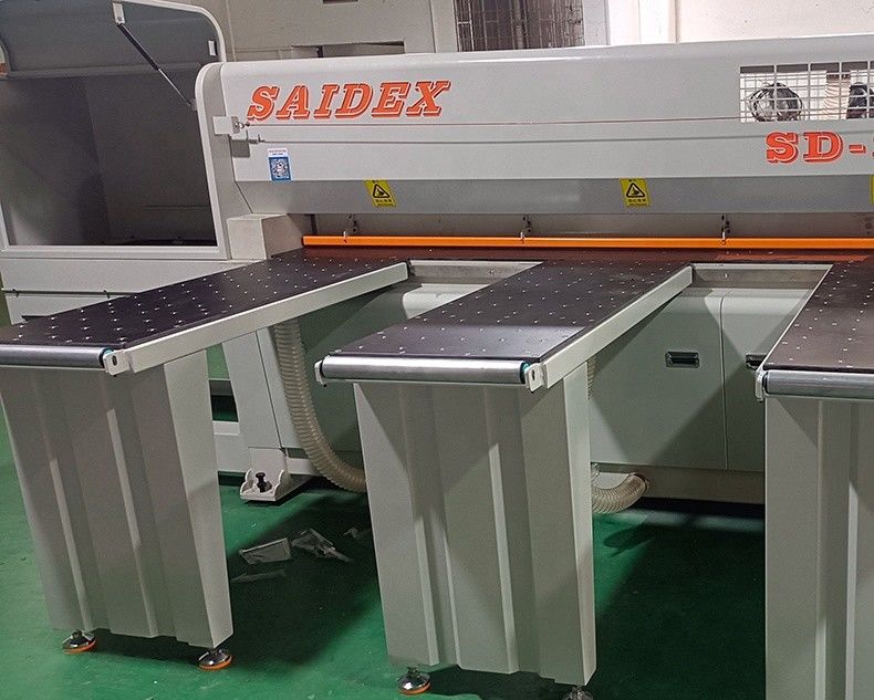 Tolerância de alta precisão 0.1mm 2600 Máquina de serra de mesa para corte acrílico de madeira