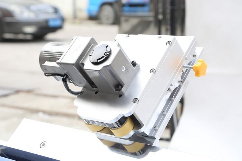 Máquina de polimento acrílico com polidor de borda acrílica e comprimento de polimento de 1000mm adequado para tratamento profissional de superfície acrílica