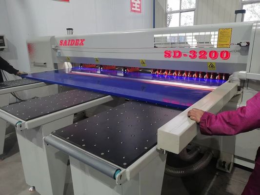 Máquina de corte de acrílico 6250x5735x1680mm 2.2KW Controle lógico programável Equipamento de usinagem acrílica